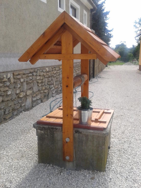 Határmenti Vendégház Zsira Esterno foto