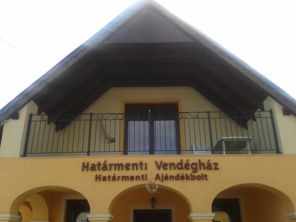 Határmenti Vendégház Zsira Esterno foto