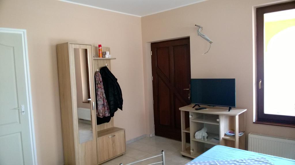 Határmenti Vendégház Zsira Esterno foto
