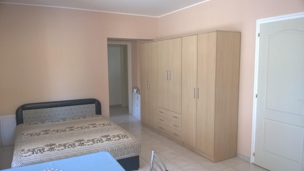Határmenti Vendégház Zsira Esterno foto